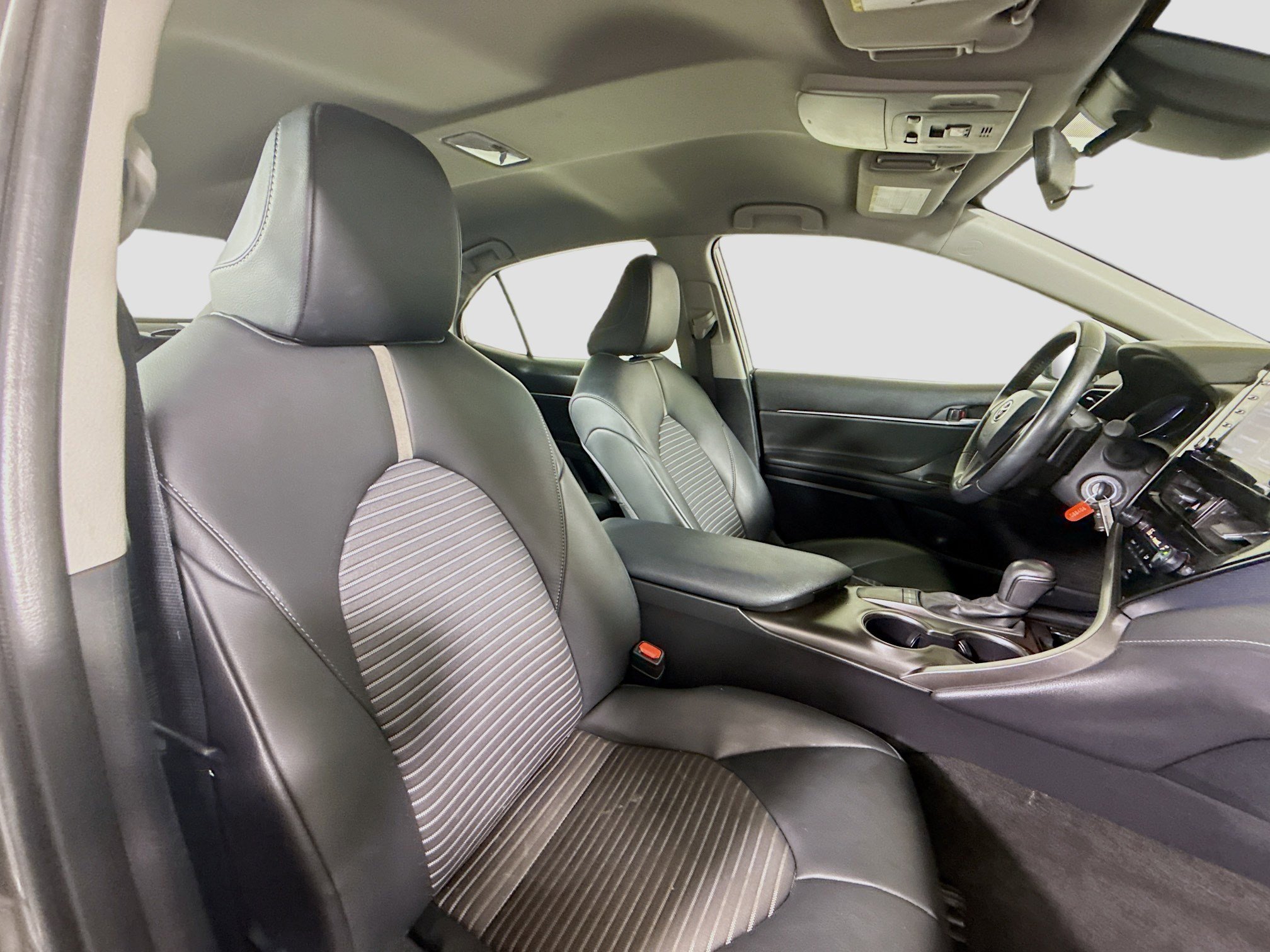 Used 2024 Toyota Camry SE image 28