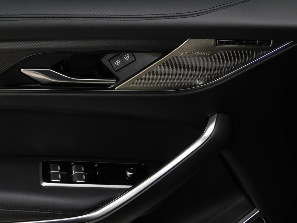 Used 2024 Jaguar F-PACE SVR image 24