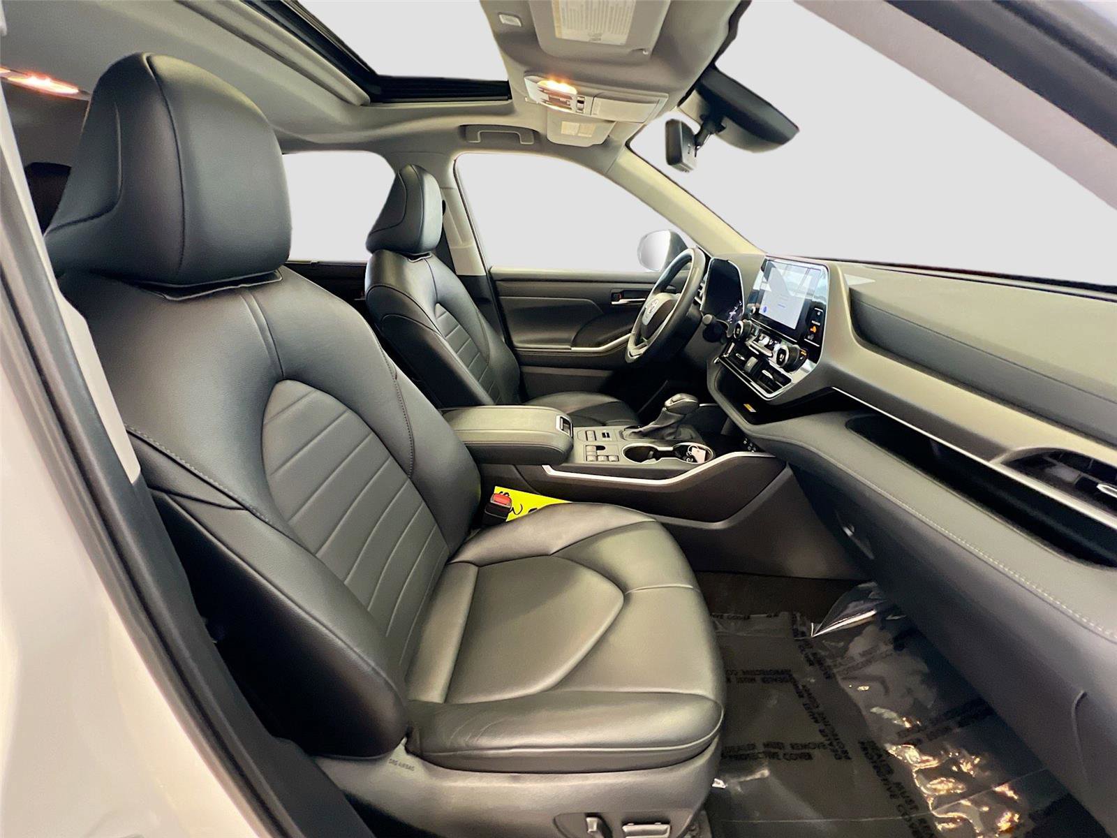 Used 2024 Toyota Highlander XLE image 33