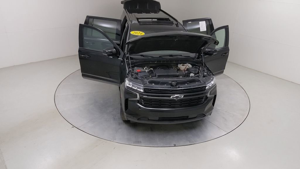 Used 2024 Chevrolet Suburban RST w/ Luxury Package AWD/4WD image 48