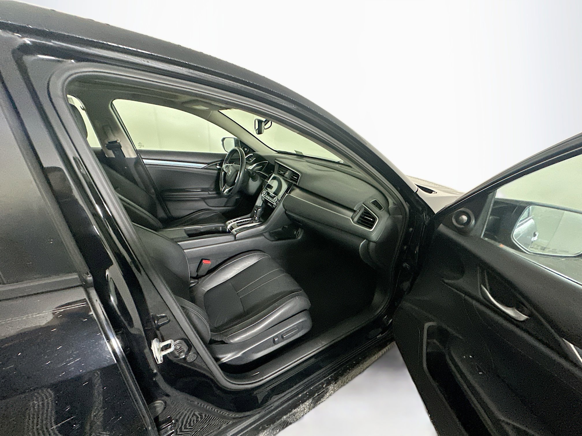 Used 2016 Honda Civic Touring image 31