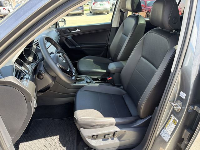 Used 2020 Volkswagen Tiguan SE w/ Panoramic Sunroof Package AWD/4WD image 13