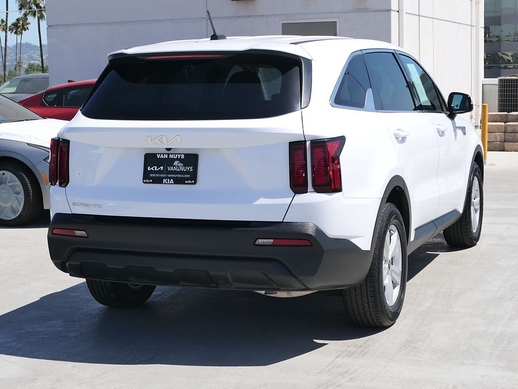 Used 2023 Kia Sorento LX FWD image 3