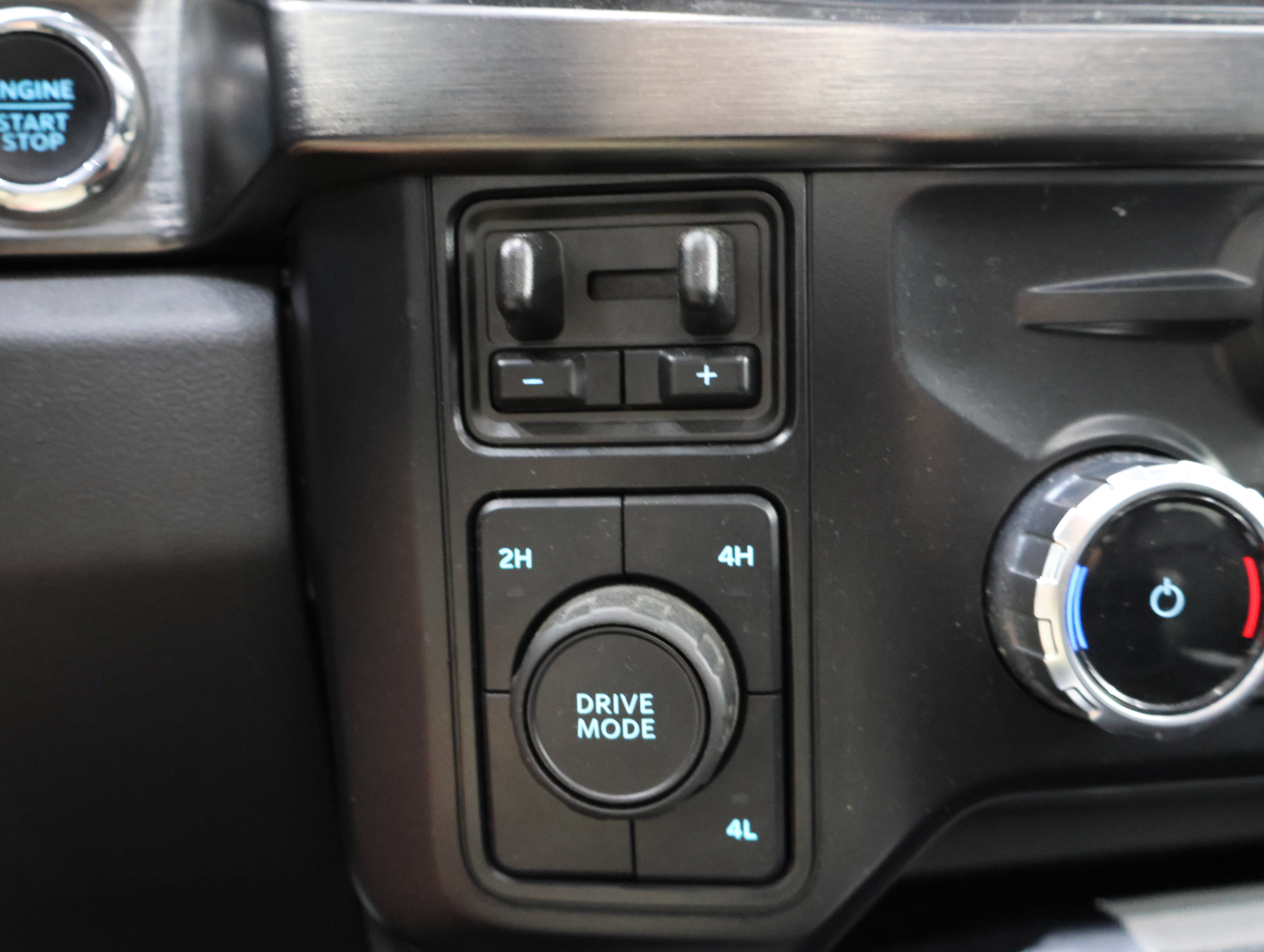 Used 2024 Ford F350 Lariat w/ Lariat Ultimate Package AWD/4WD image 52