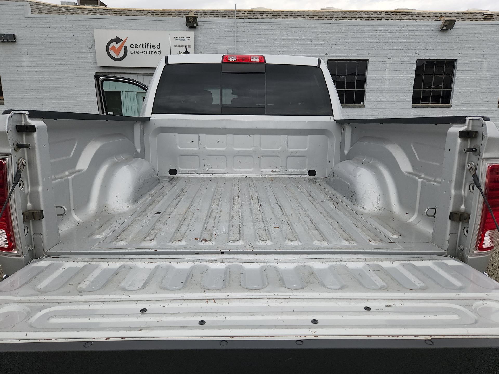 Used 2017 RAM 1500 Laramie AWD/4WD image 19