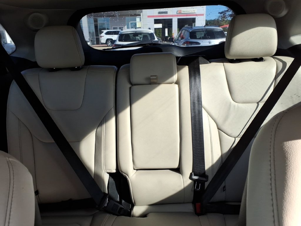 Used 2018 Ford Edge Titanium w/ Technology Package FWD image 14