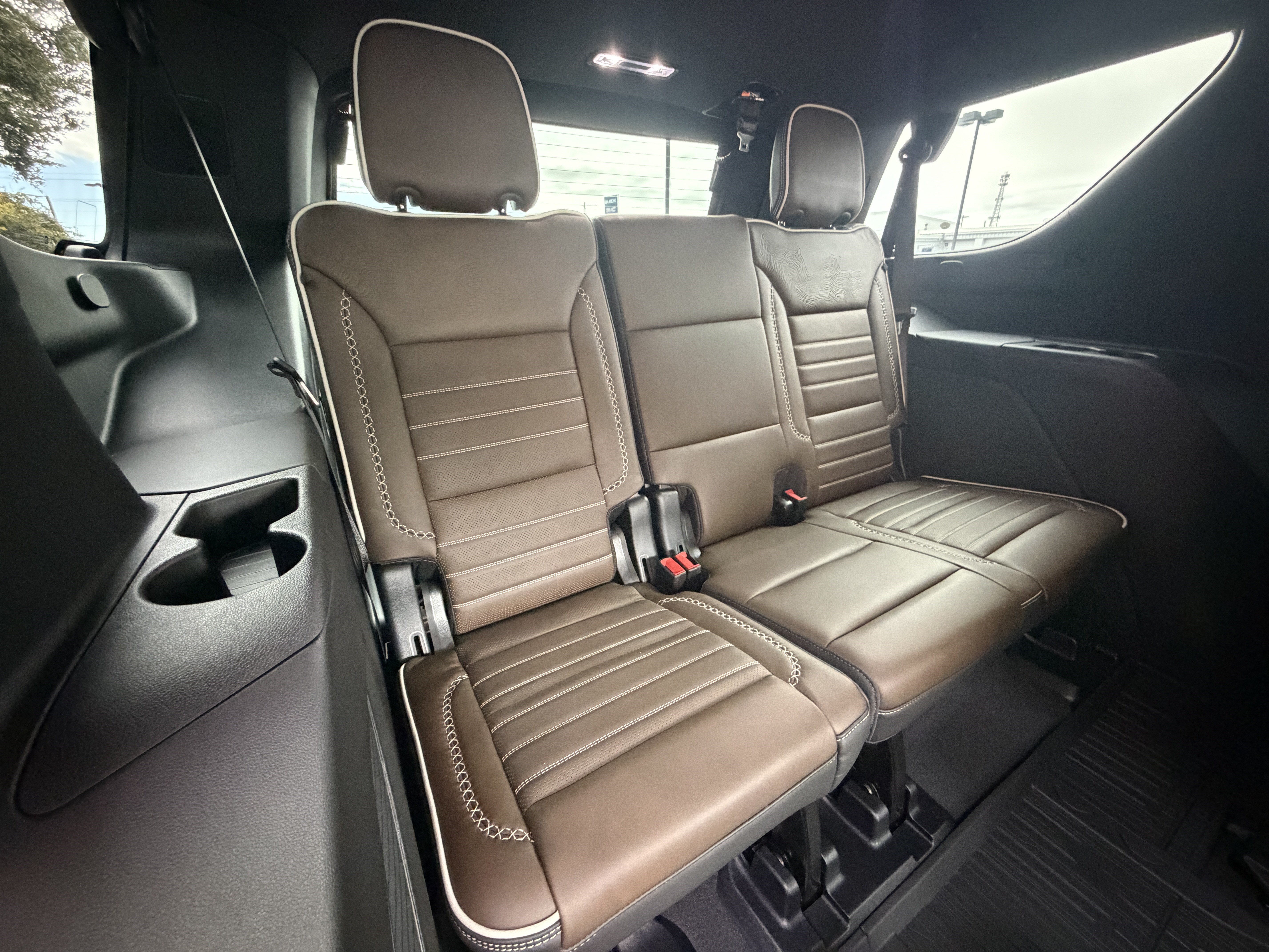 Used 2025 GMC Yukon Denali Ultimate AWD/4WD image 21