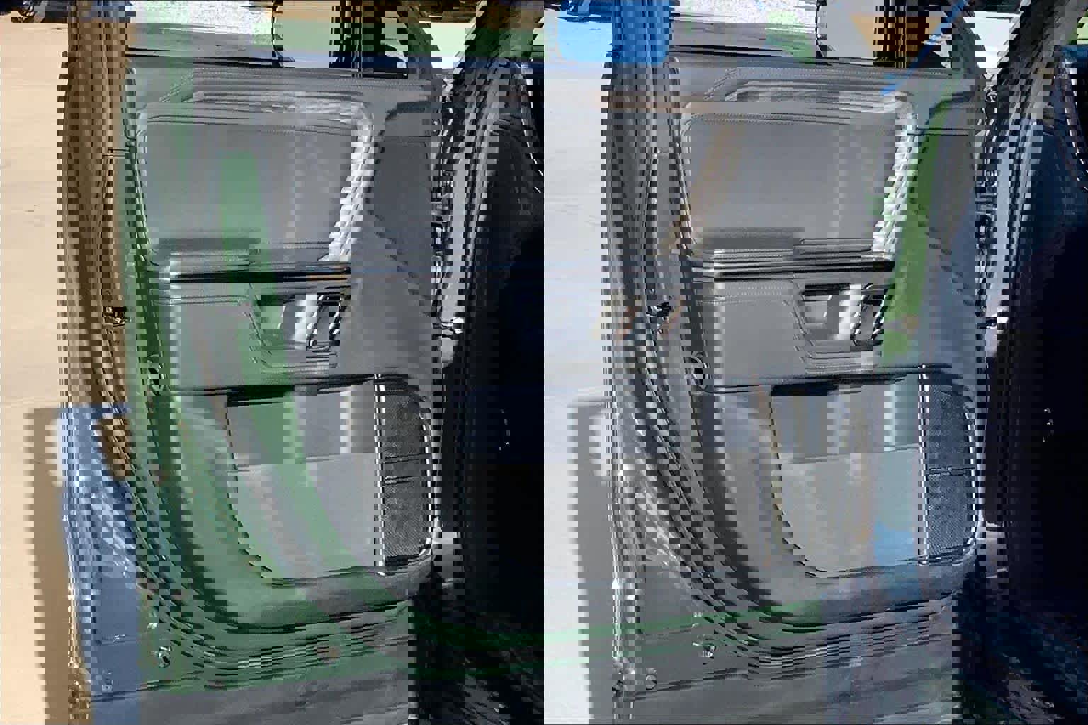 Used 2022 Rivian R1T Adventure image 21