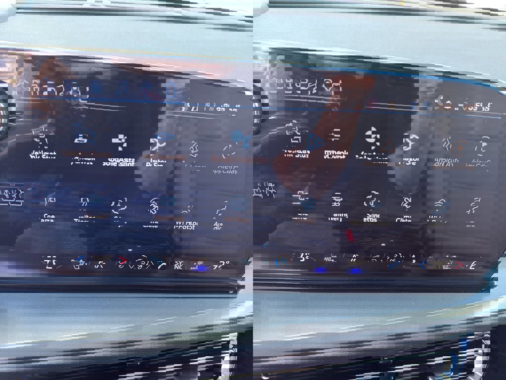 New 2026 Chevrolet Traverse LT w/ Driver Confidence Package image 16