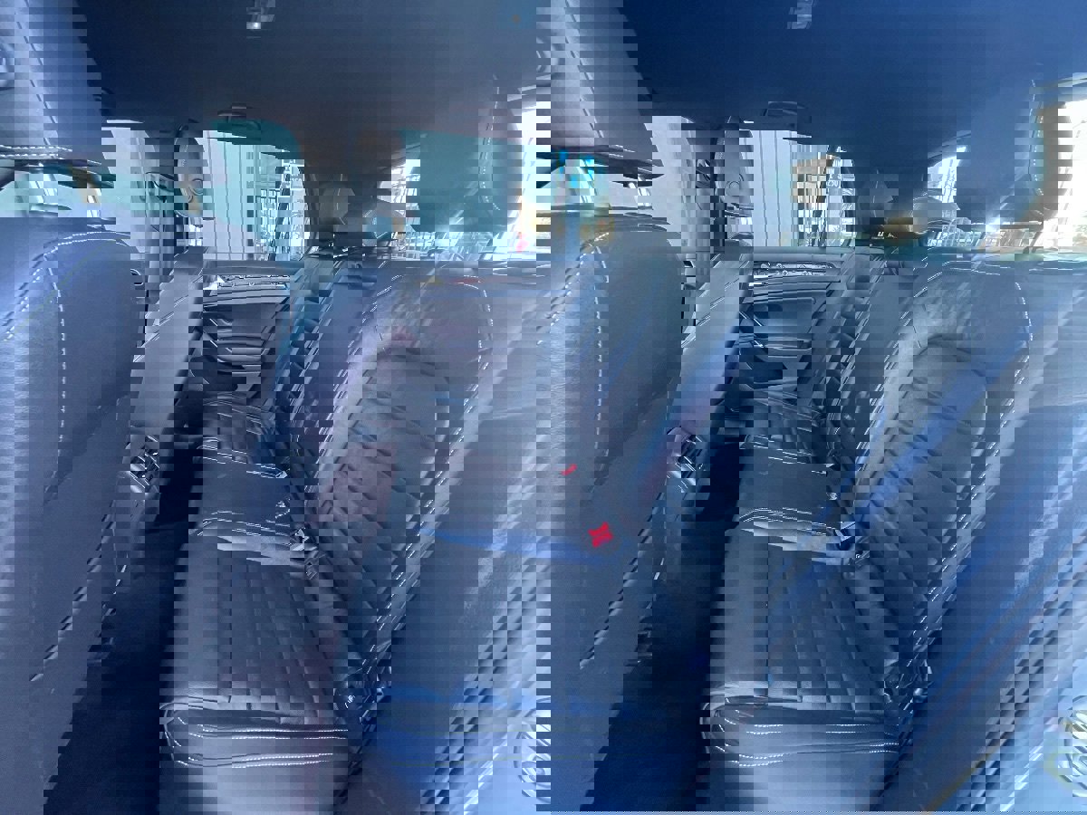 Used 2016 Volkswagen Golf R 4-Door image 15