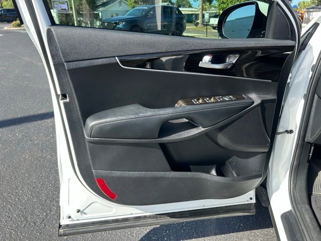 Used 2020 Kia Sorento LX image 12