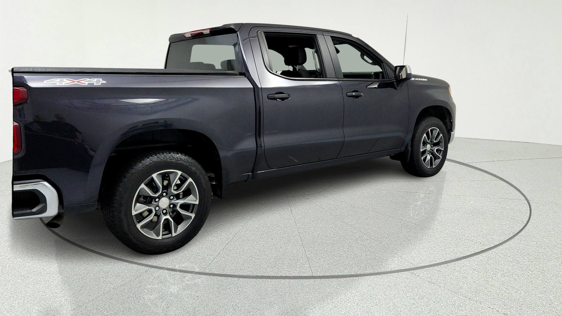 Used 2024 Chevrolet Silverado 1500 LT AWD/4WD image 5