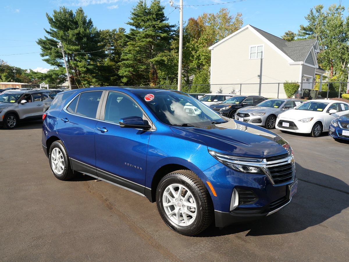Used 2023 Chevrolet Equinox LT w/ Driver Convenience Package AWD/4WD image 2