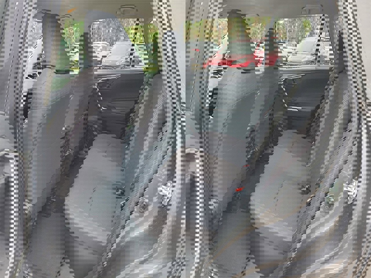 Used 2019 Toyota RAV4 LE image 10