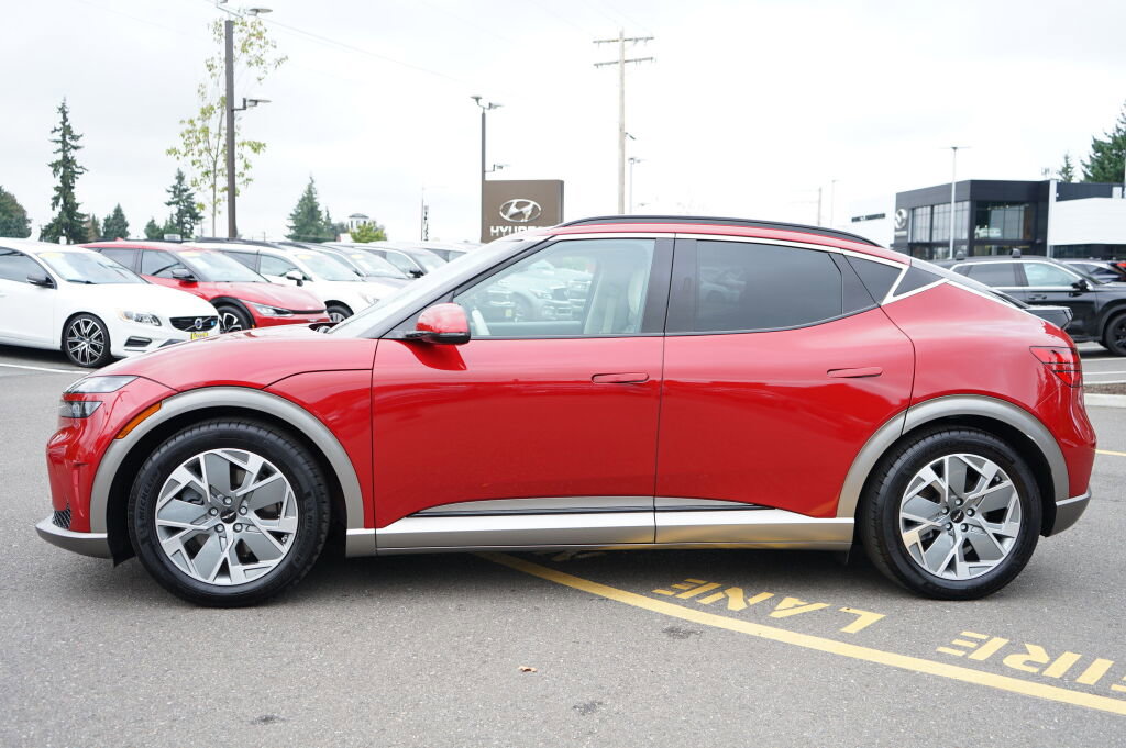 Used 2024 Genesis GV60 RWD image 8