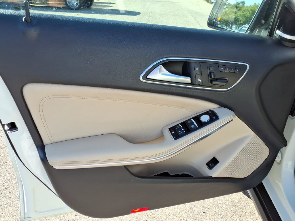 Used 2015 Mercedes-Benz GLA 250 4MATIC image 14