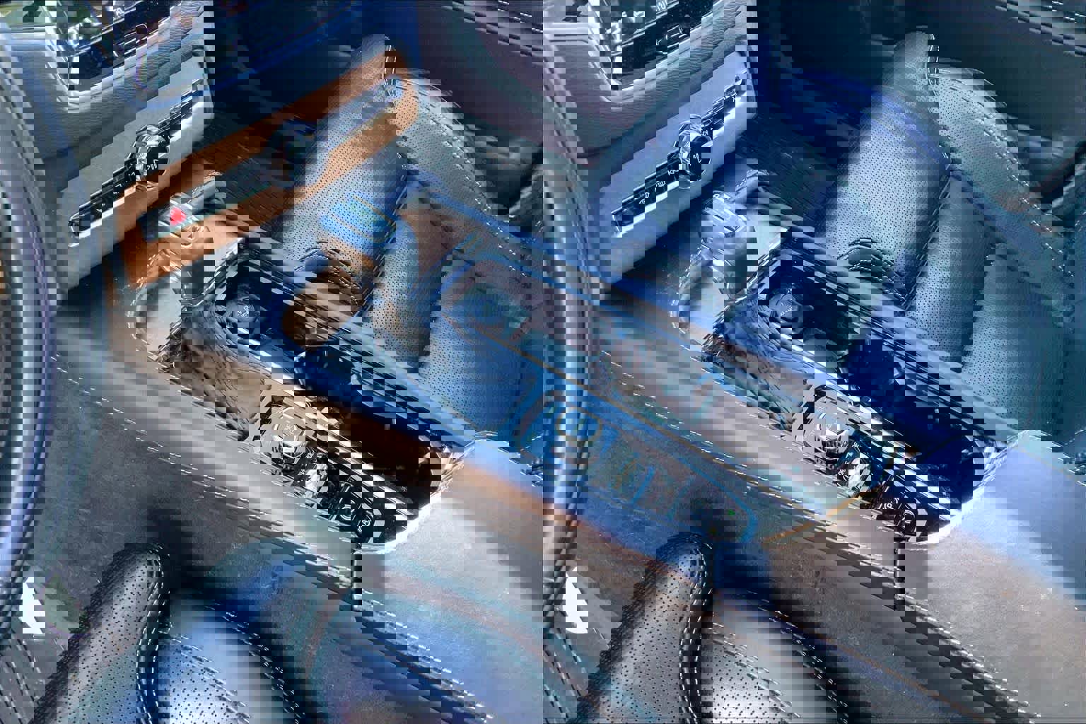 Used 2017 Volvo XC90 T6 Inscription w/ Vision Package image 16