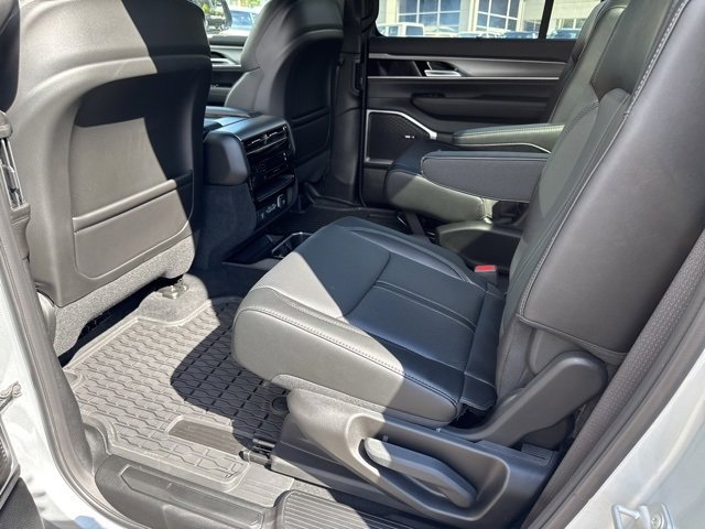 New 2025 Jeep Wagoneer L Series II w/ Convenience Group I image 19