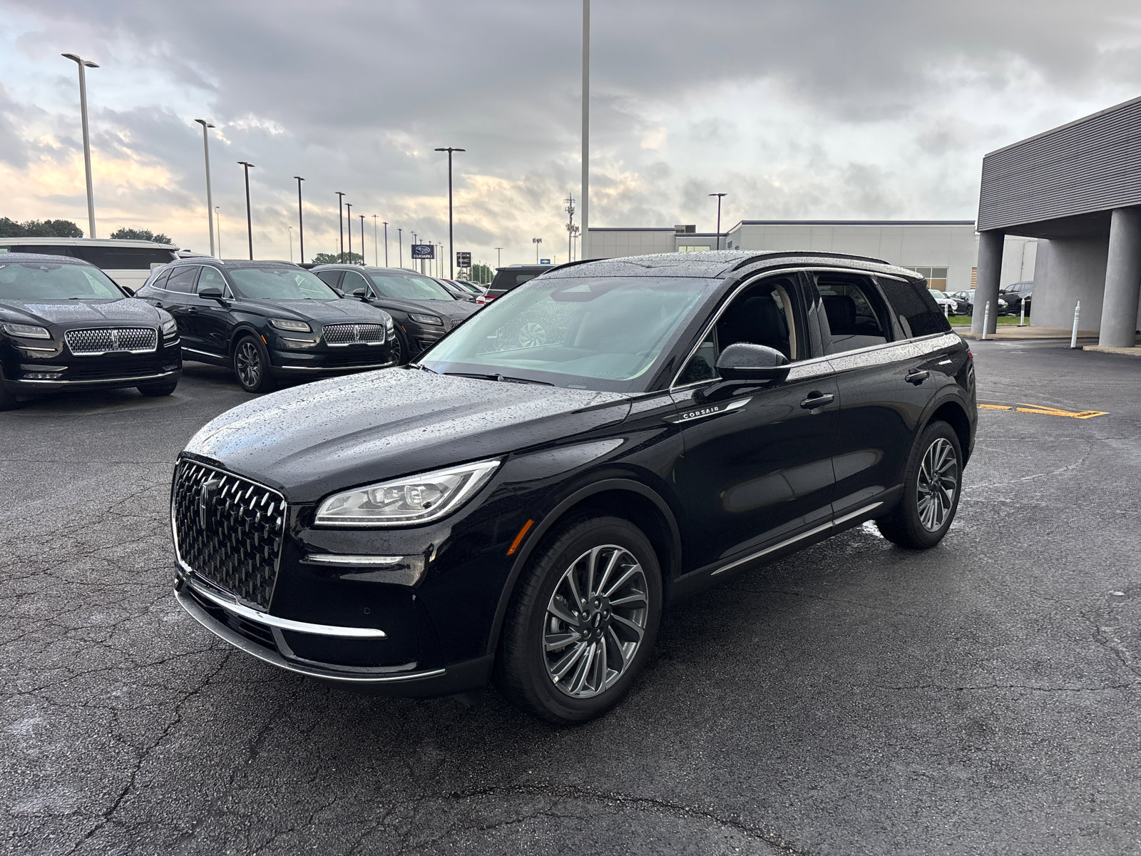 New 2025 Lincoln Corsair Reserve image 3