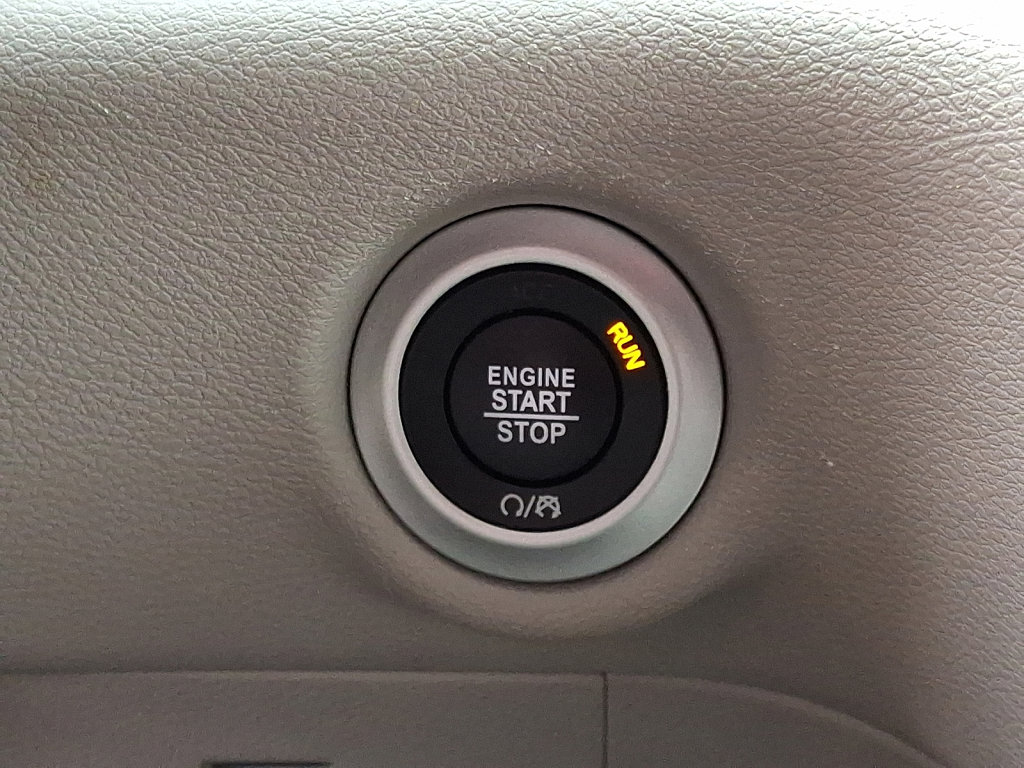 Used 2024 Chrysler Pacifica Touring-L image 26