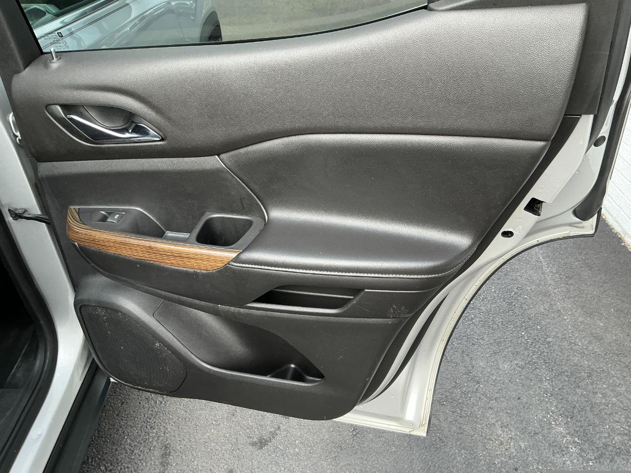 Used 2019 GMC Acadia SLE w/ LPO, Floor Liner Package FWD image 21