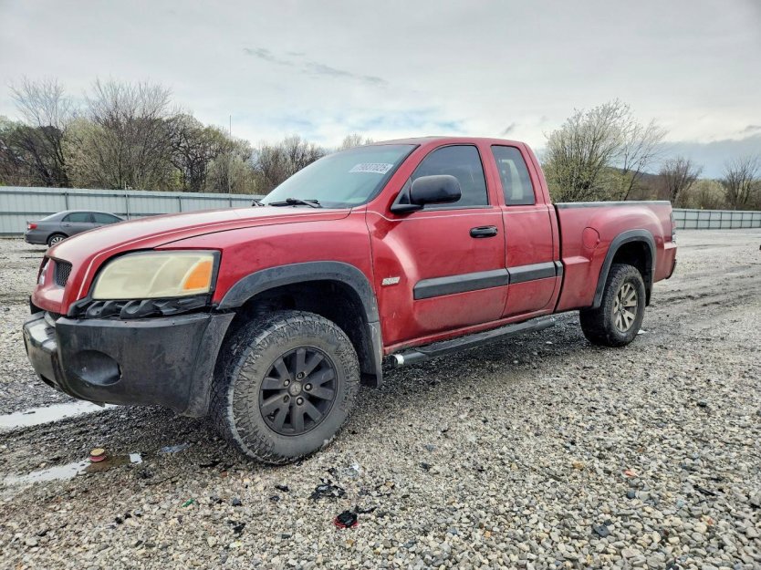 Used 2006 Mitsubishi Raider DuroCross image 3