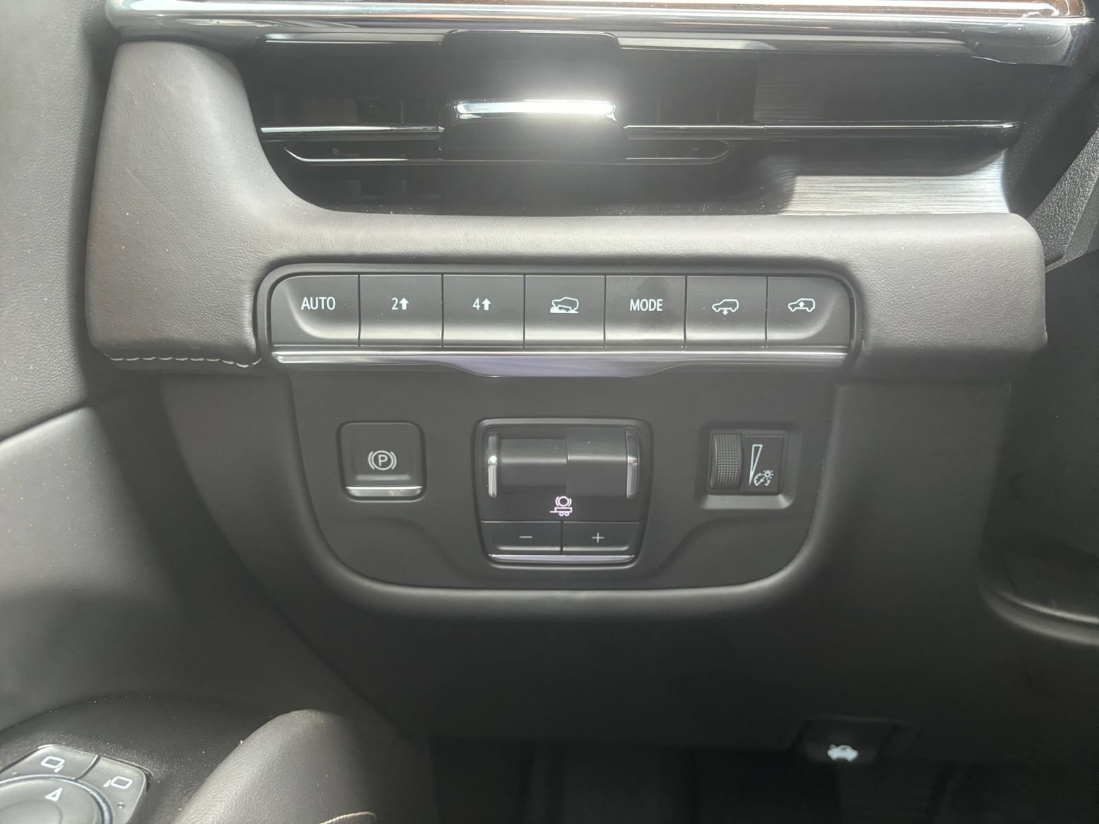 Used 2024 Cadillac Escalade Sport Platinum AWD/4WD image 21