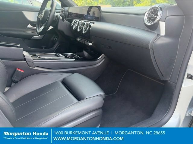 Used 2025 Mercedes-Benz CLA 250 4MATIC image 39