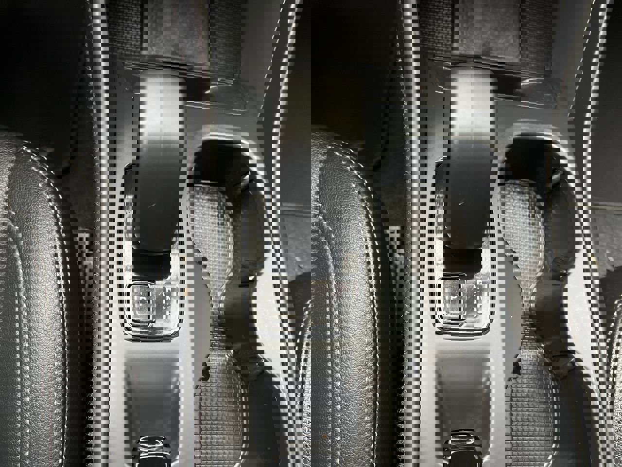 Used 2025 Volvo XC40 B5 Core image 25