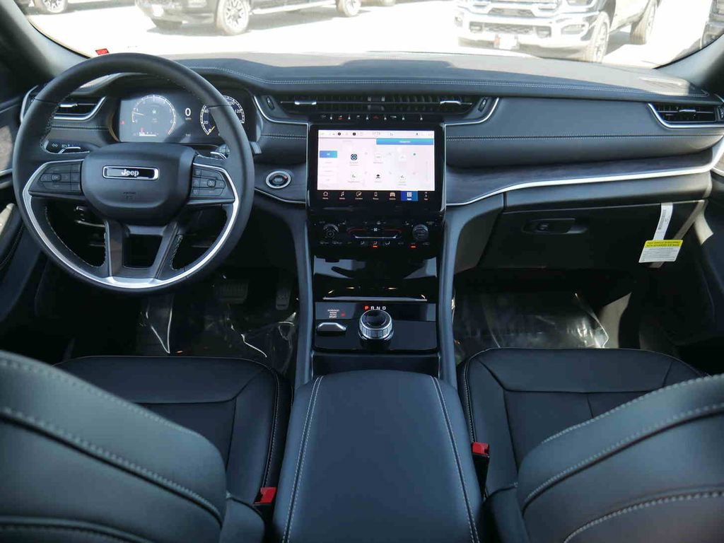 New 2025 Jeep Grand Cherokee Limited image 4
