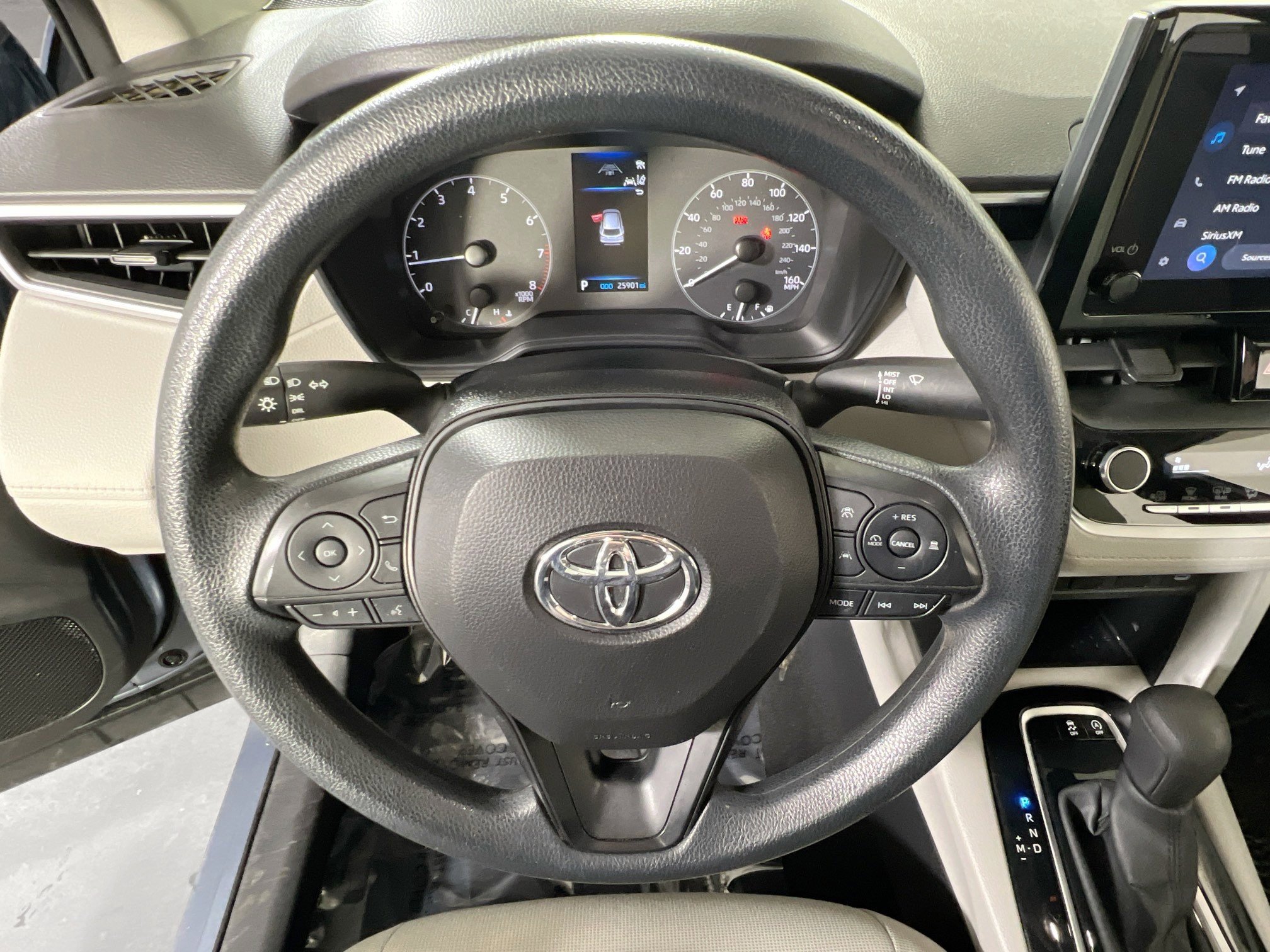 Used 2024 Toyota Corolla Cross L image 11