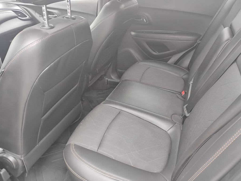 Used 2017 Chevrolet Trax LT w/ LT Convenience Package FWD image 16