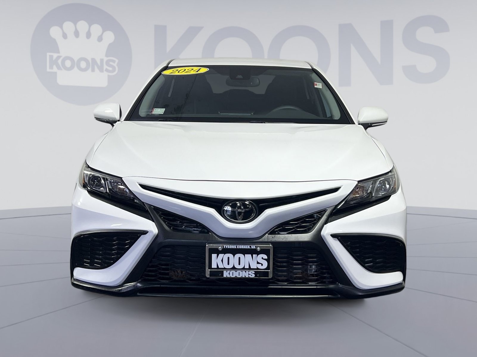 Used 2024 Toyota Camry SE w/ Convenience Package FWD image 4
