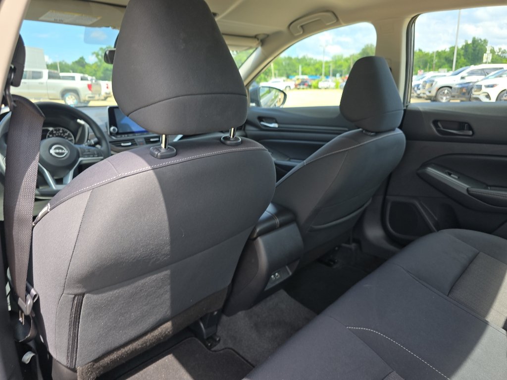 Used 2025 Nissan Altima 2.5 SV FWD image 10