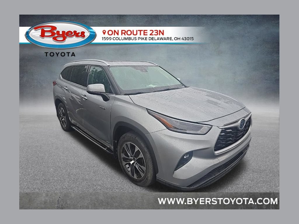 Used 2021 Toyota Highlander XLE AWD/4WD image 1