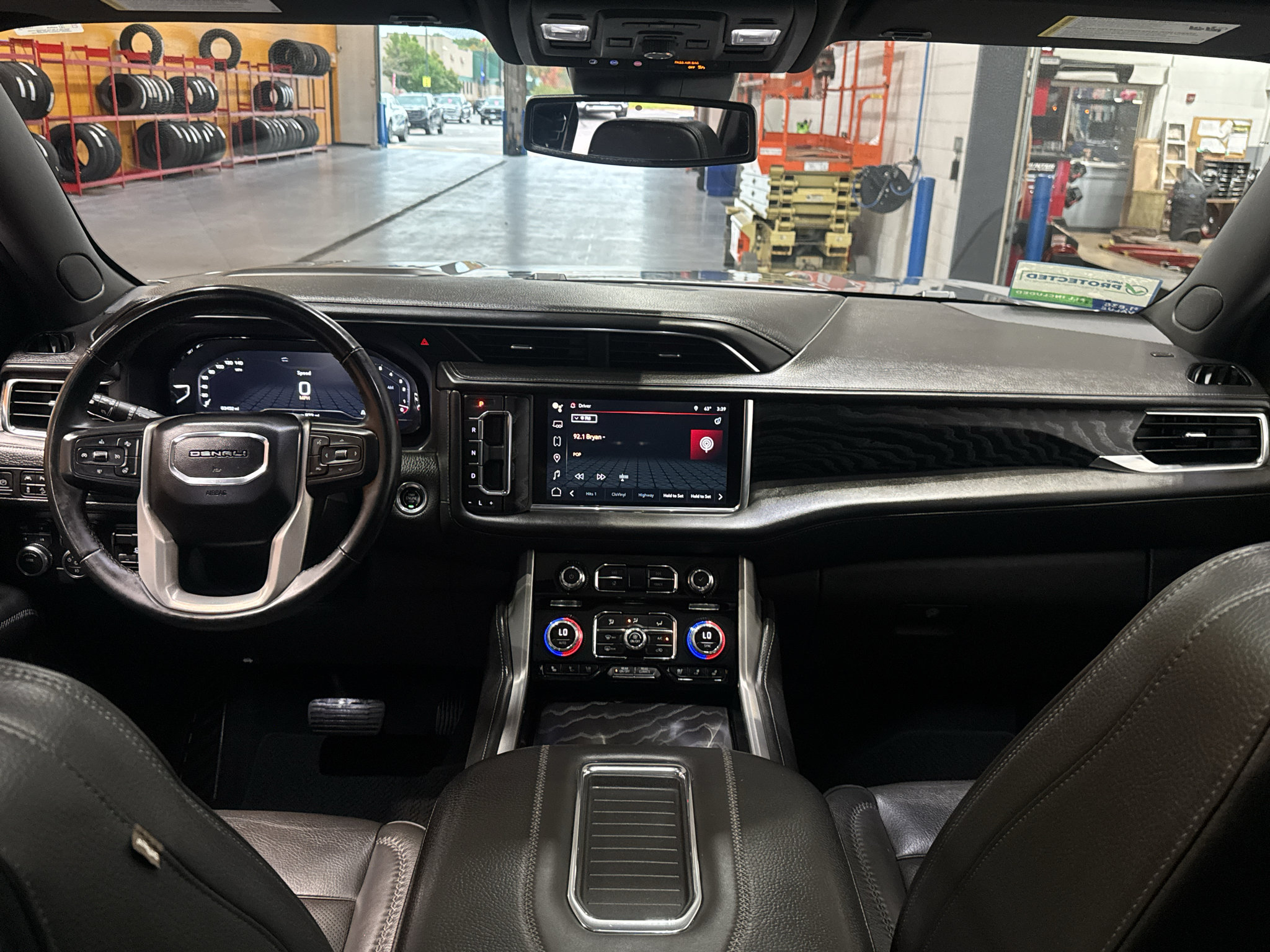 Used 2023 GMC Yukon XL Denali w/ Max Trailering Package AWD/4WD image 16