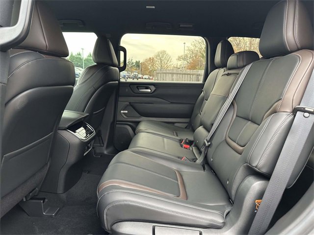 New 2025 Nissan Armada SL w/ Convenience Package image 13