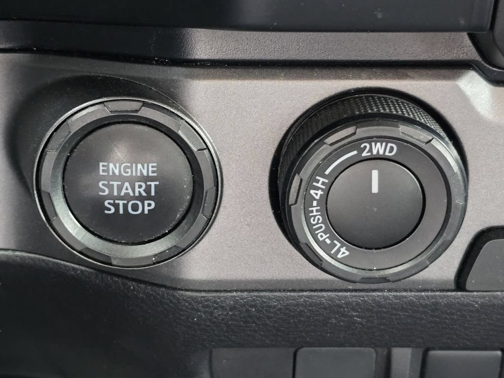 Used 2019 Toyota Tacoma TRD Off-Road AWD/4WD image 9