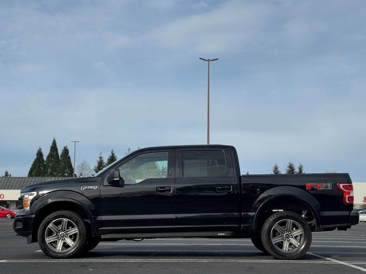 Used 2018 Ford F150 XLT w/ Equipment Group 302A Luxury AWD/4WD image 6