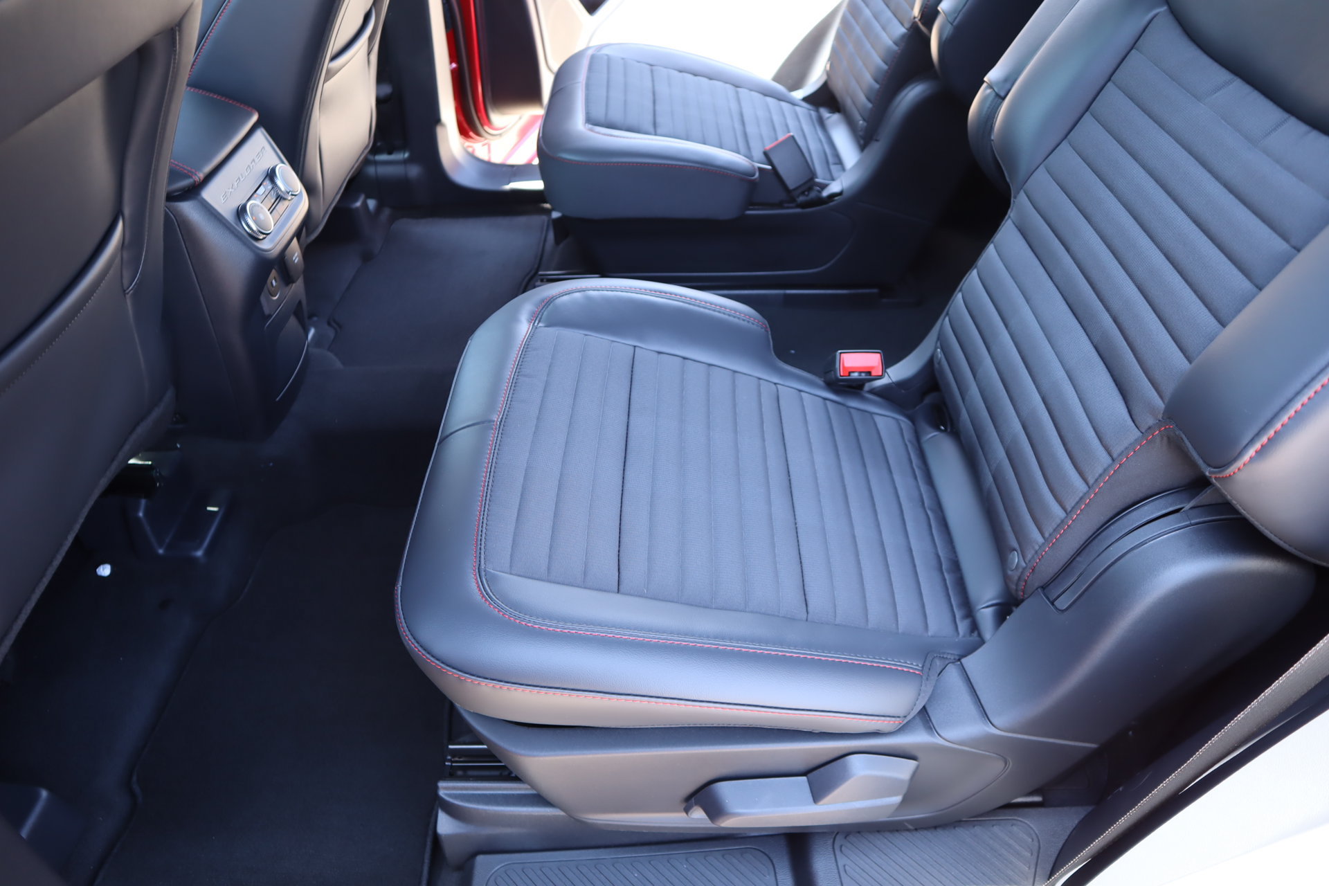 New 2026 Ford Explorer ST-Line w/ ST-Line Street Pack AWD/4WD image 14