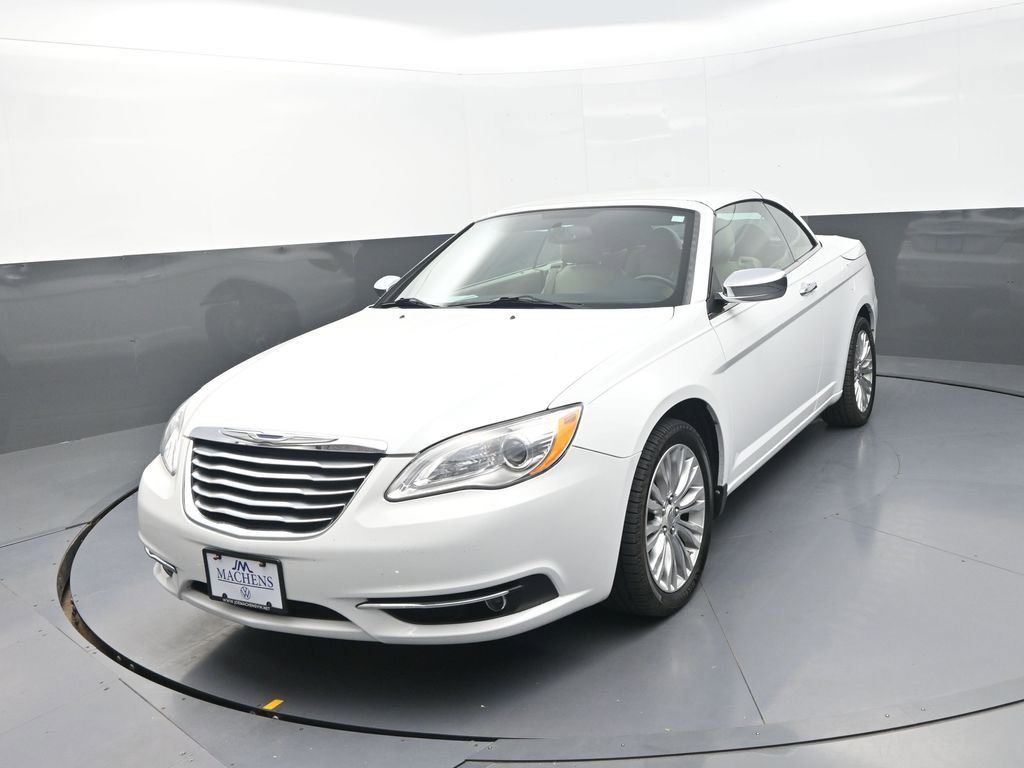 Used 2011 Chrysler 200 Limited FWD image 4