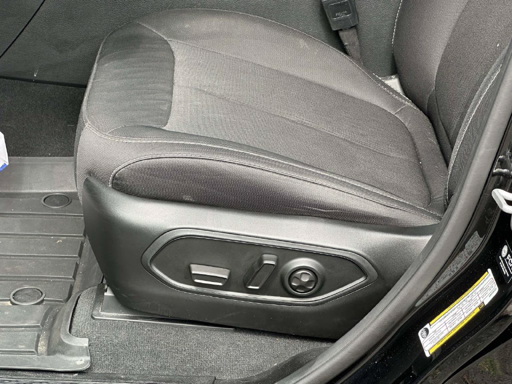 Used 2025 Jeep Grand Cherokee L Laredo AWD/4WD image 17