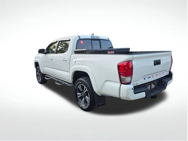 Used 2016 Toyota Tacoma TRD Sport w/ Premium & Technology Package RWD image 8
