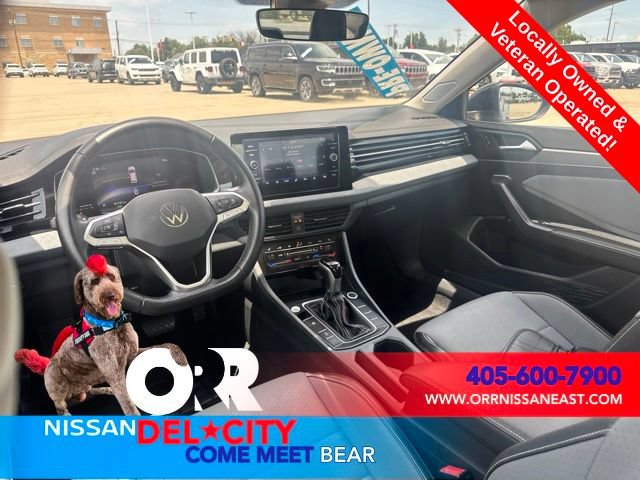 Used 2025 Volkswagen Jetta SE FWD image 13