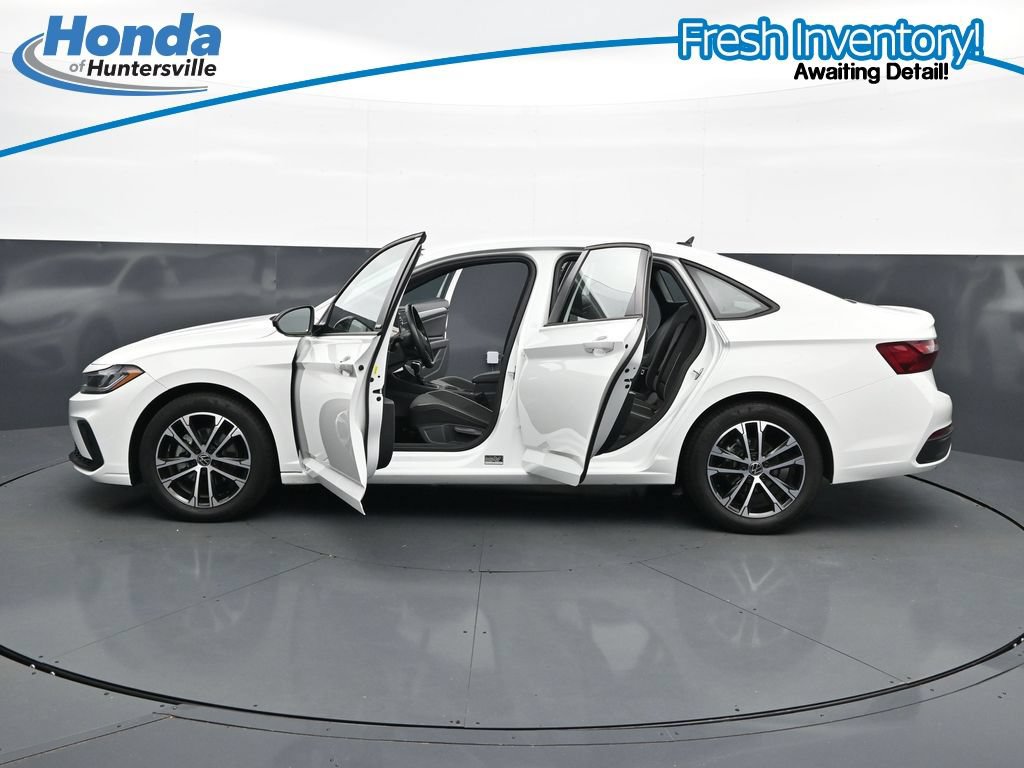 Used 2025 Volkswagen Jetta Sport FWD image 41