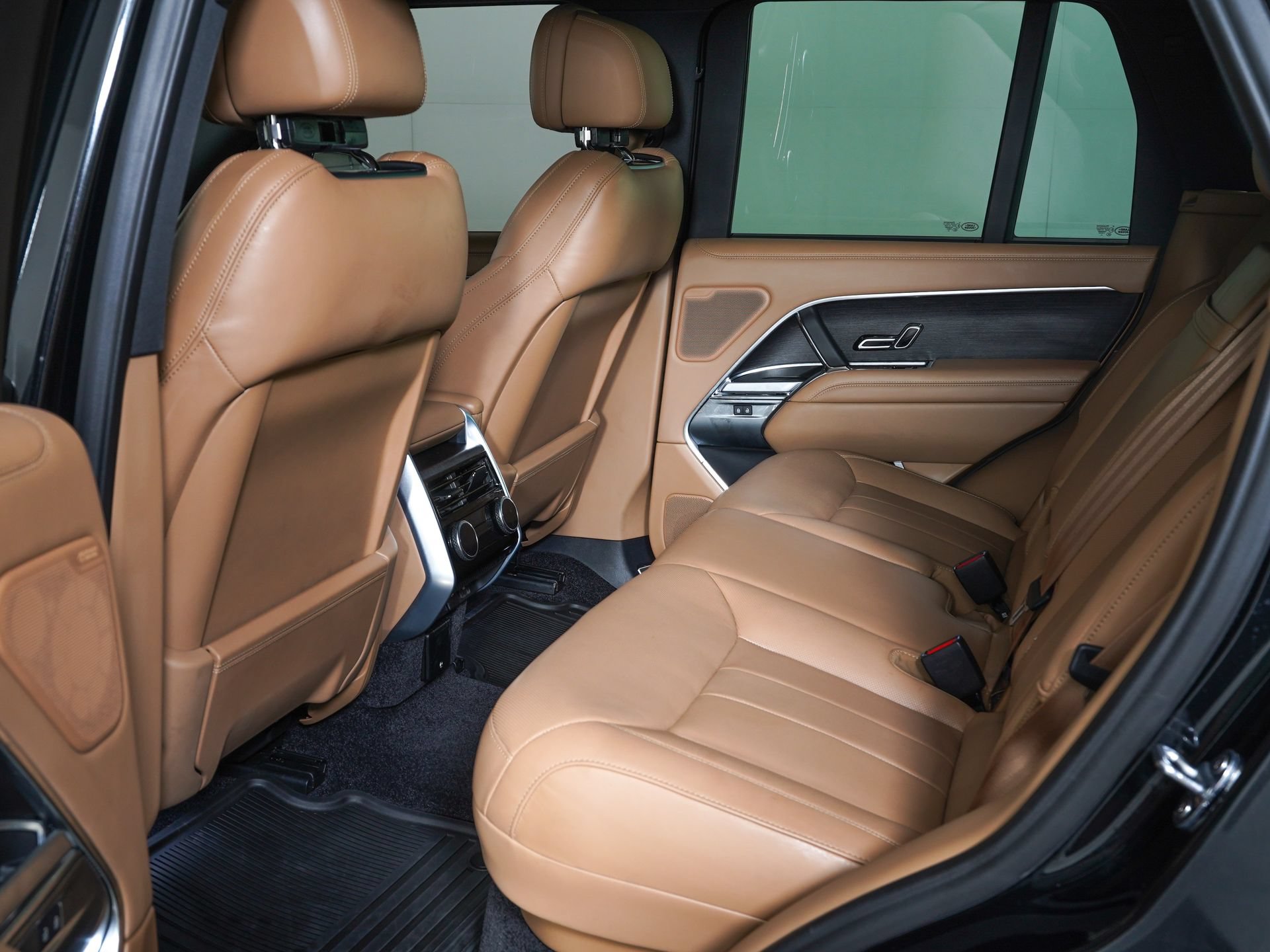 Used 2025 Land Rover Range Rover SE AWD/4WD image 12