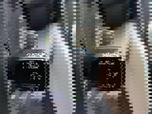 Used 2014 Toyota Camry L image 38