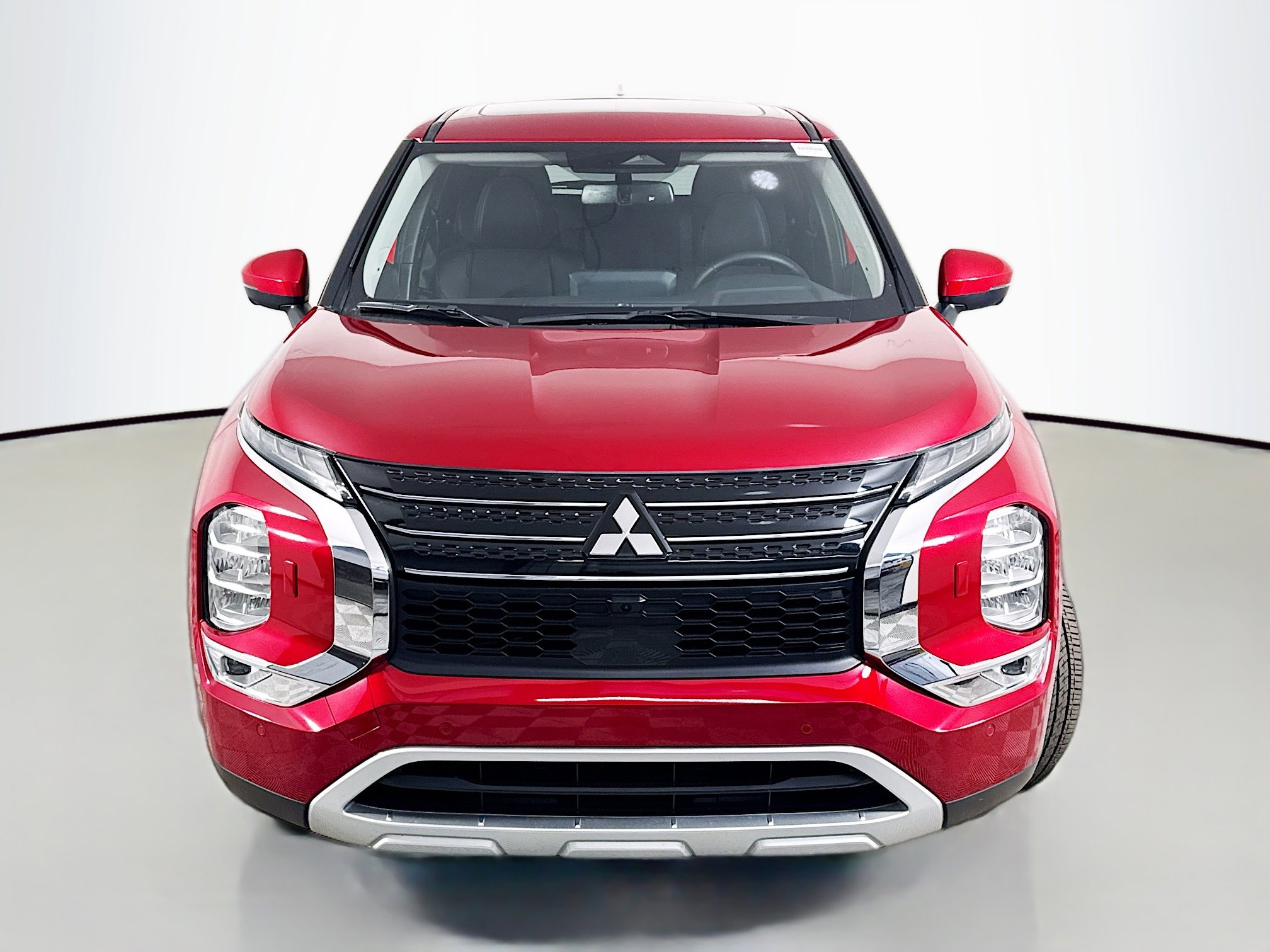 Used 2024 Mitsubishi Outlander SE image 2