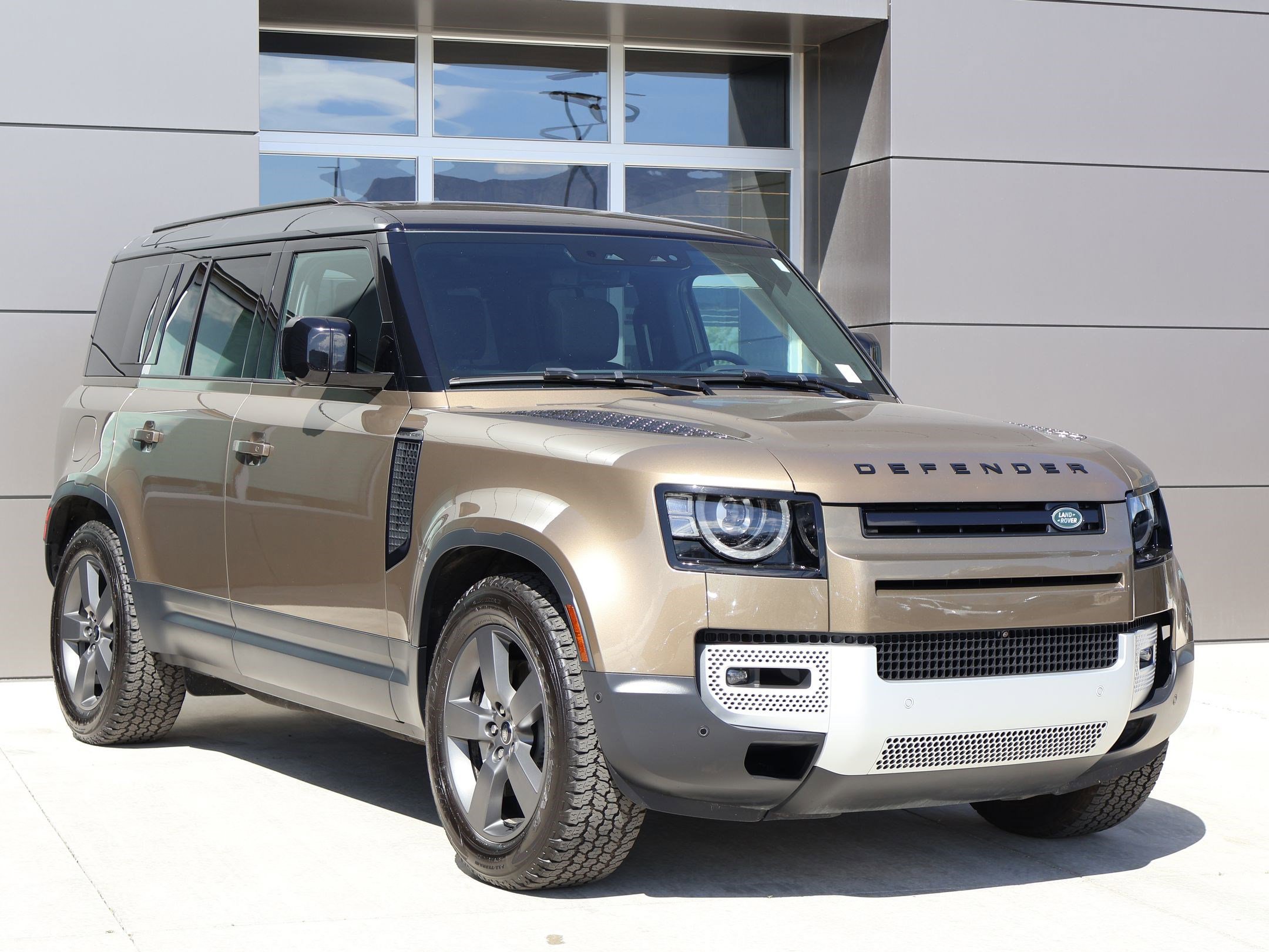 Certified 2025 Land Rover Defender 110 S AWD/4WD image 3