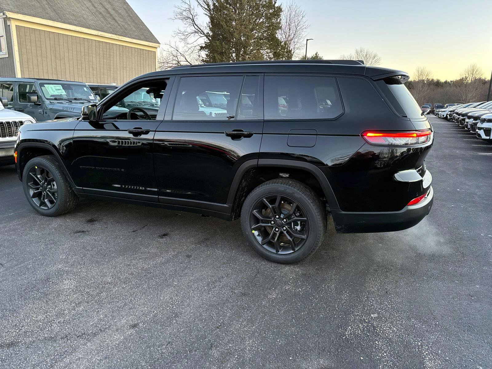 New 2026 Jeep Grand Cherokee Altitude image 3